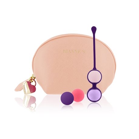 Rianne S - Pussy Playballs (nude)